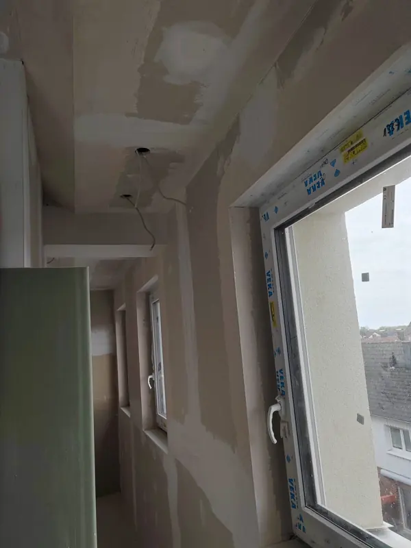 Neues Fenster mit Laibung im Rohbau
